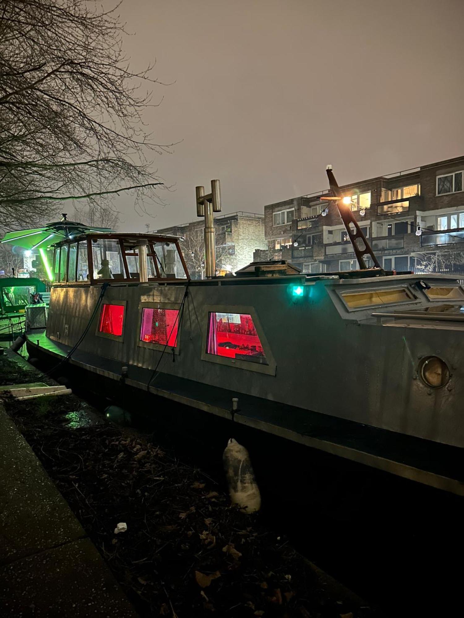 Dutch Barge - Sleeps 3 & Cosy Fireplace Casa vacanze *
