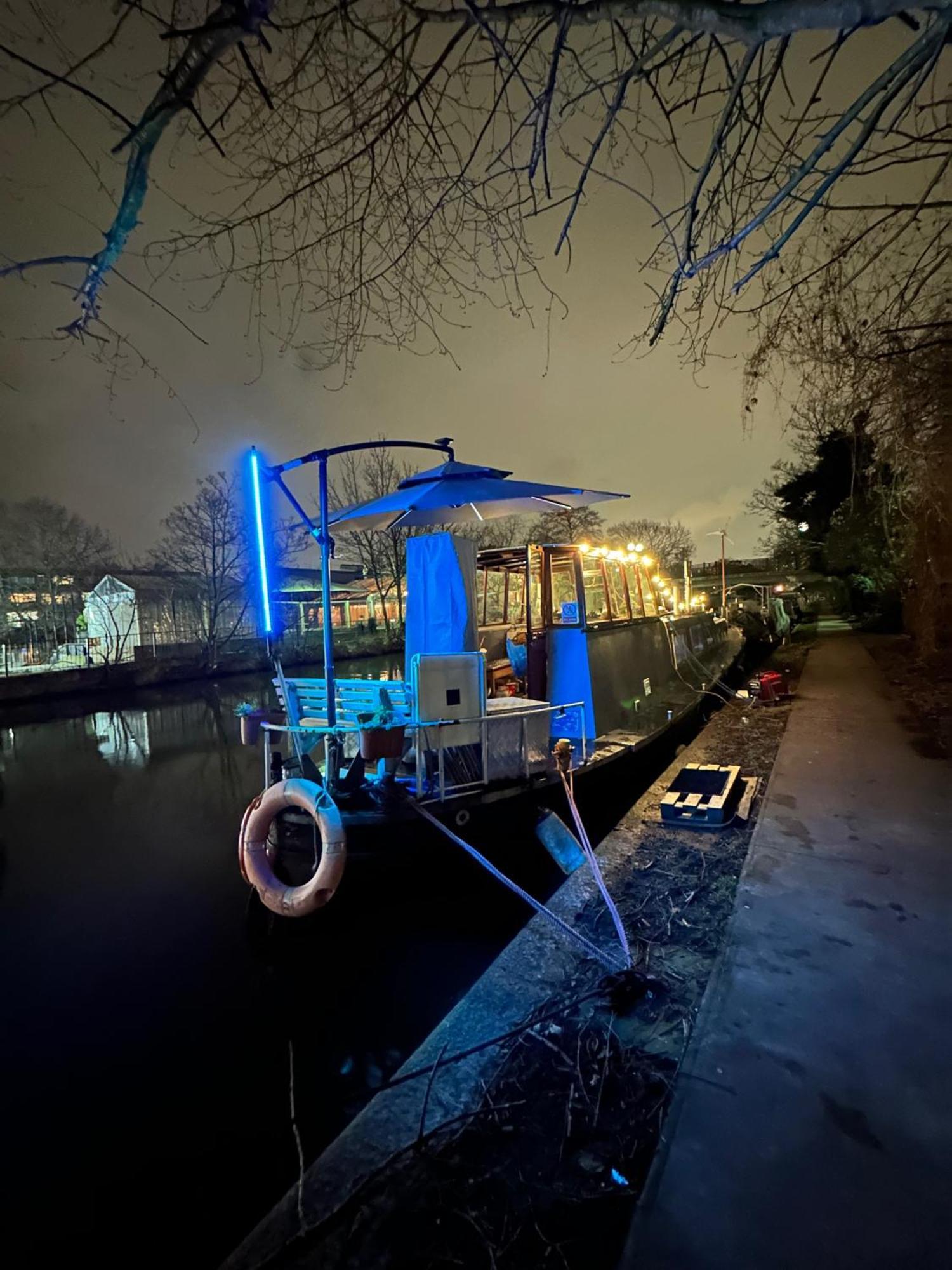 Dutch Barge - Sleeps 3 & Cosy Fireplace Casa vacanze Londra