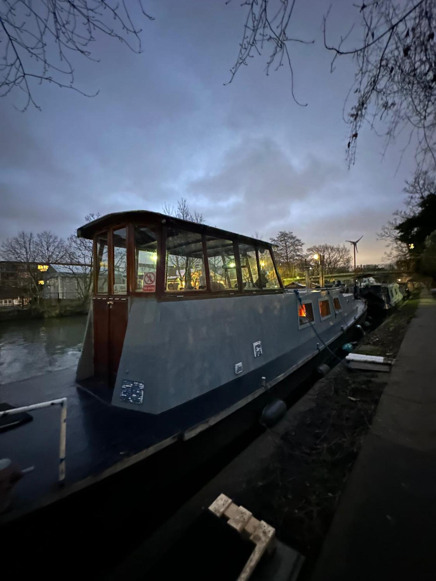Casa vacanze Dutch Barge - Sleeps 3 & Cosy Fireplace *