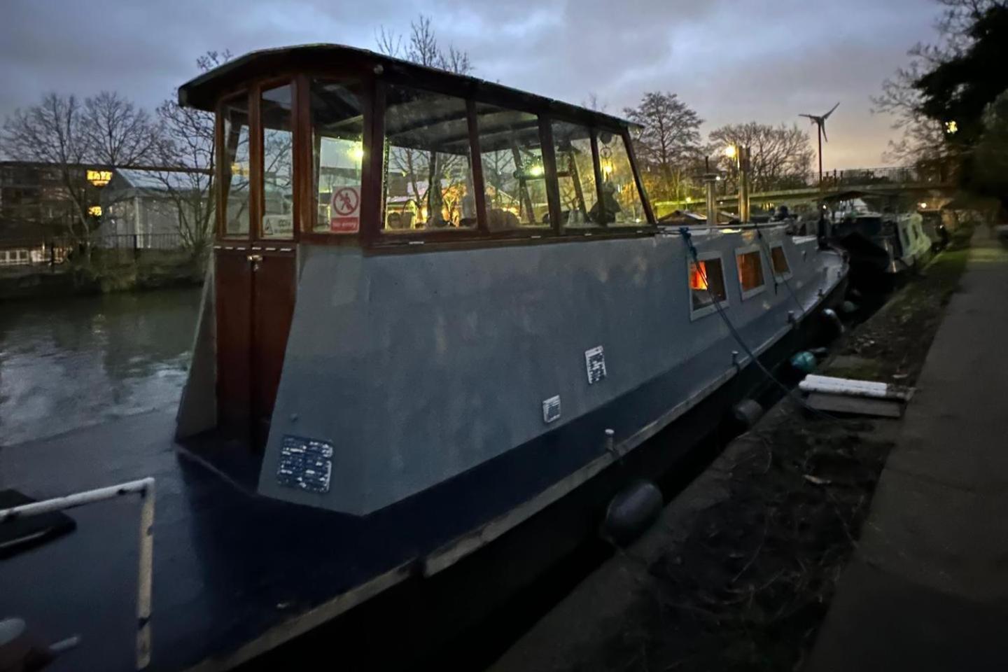 Dutch Barge - Sleeps 3 & Cosy Fireplace Londra